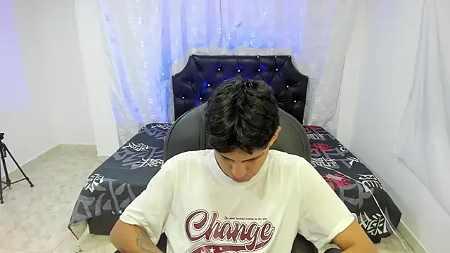 Snapshot of Axeel_Boy chatting on October 23, 11:46 am Axeel Boy online show from October 23, 11:46 am