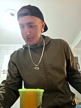 Snapshot of Bottz777 chatting on October 9, 4:23 pm Bottz777 online show from October 9, 4:23 pm