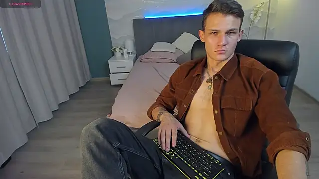 AdamGold01 online show from October 8, 1:37 pm