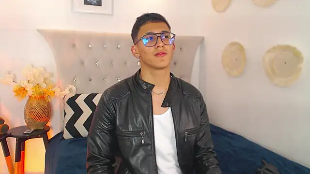 SalvadorFit online show from September 18, 9:39 pm