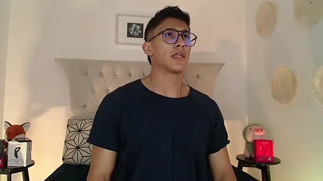 SalvadorFit online show from December 1, 8:45 pm