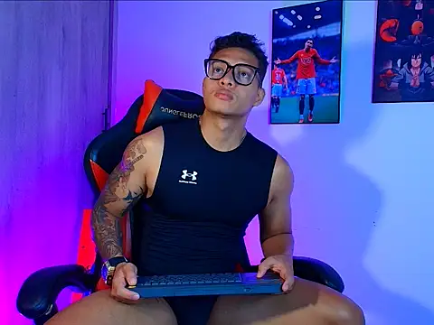 Snapshot of evan_greey chatting on September 18, 3:47 pm evan greey online show from September 18, 3:47 pm