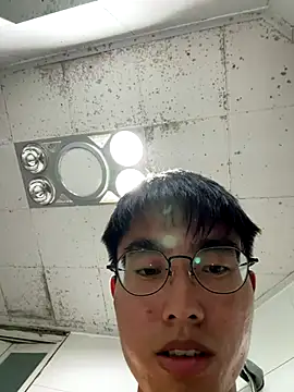 Snapshot of leeyoung_ chatting on October 6, 4:44 pm leeyoung  online show from October 6, 4:44 pm