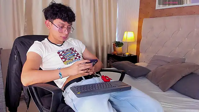 liam twiink online show from January 14, 8:01 pm