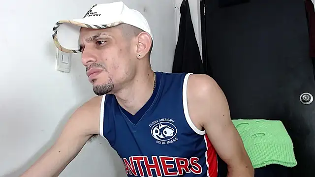 LATINO27CM online show from February 8, 12:05 am