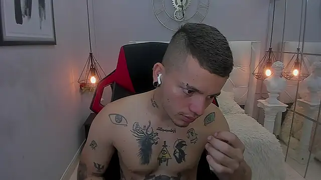 wildthor26 online show from October 7, 4:38 am