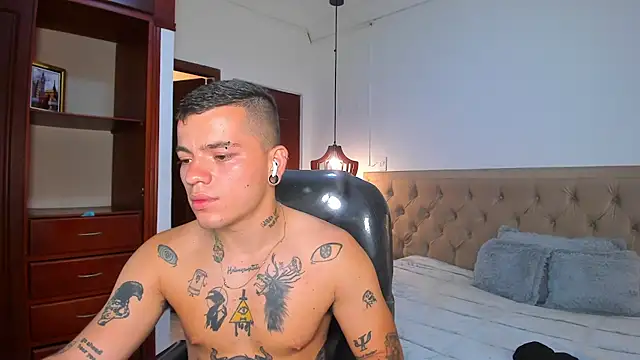 wildthor26 online show from September 24, 4:34 am