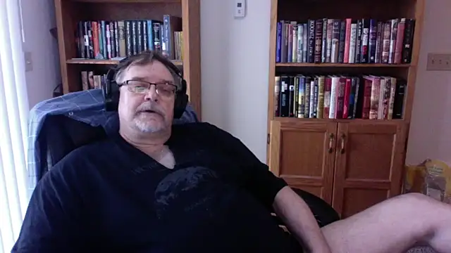 Vinyl22xh online show from April 15, 4:07 pm