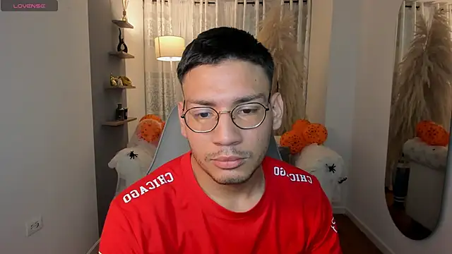 Snapshot of marcuswildx chatting on October 7, 11:47 am marcuswildx online show from October 7, 11:47 am