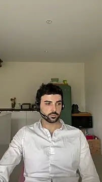 eauminerale online show from March 13, 10:45 am