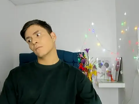 Aaron Foxxx online show from November 30, 7:16 pm