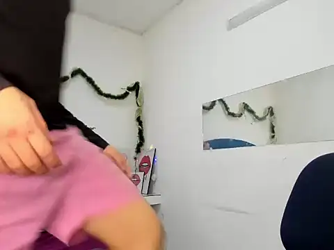 Aaron Foxxx online show from December 21, 3:31 pm