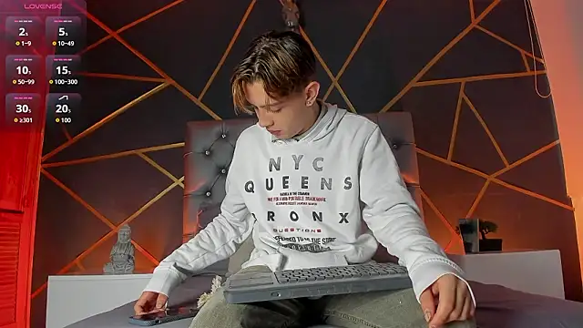 Lian Miller1  online show from February 20, 12:29 pm