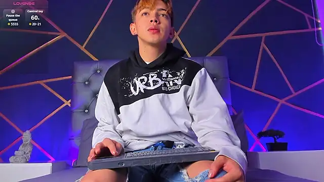 Lian Miller1  online show from February 21, 12:39 pm