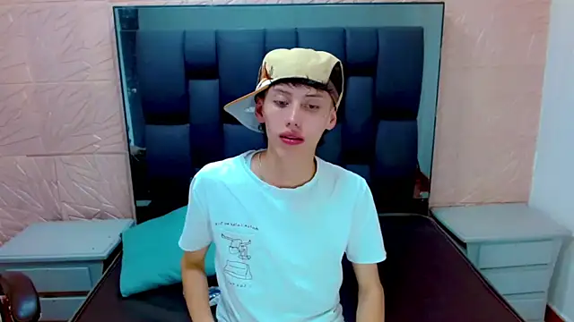 thaigo twink38 online show from November 8, 4:37 am