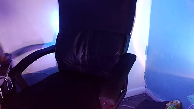 highinhtxx online show from March 29, 5:51 am