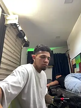 Valentino-elTuyo online show from February 5, 4:36 pm