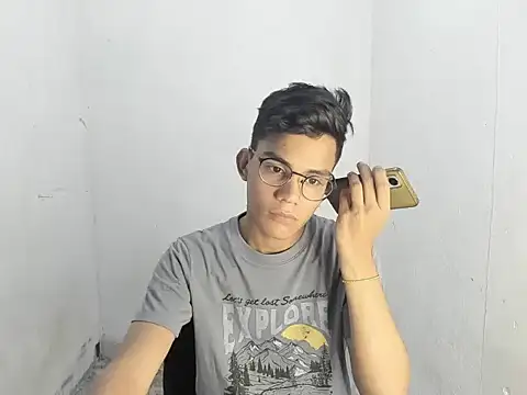 Snapshot of Deivi_colins_23 chatting on October 22, 3:16 pm Deivi colins 23 online show from October 22, 3:16 pm