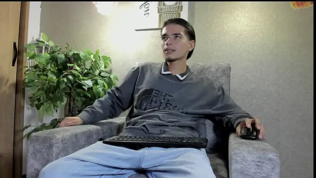 Axelwiliams online show from December 3, 6:41 am