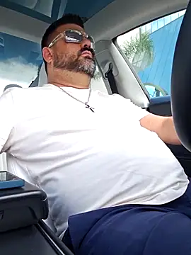 Roddog18 online show from February 6, 7:33 pm