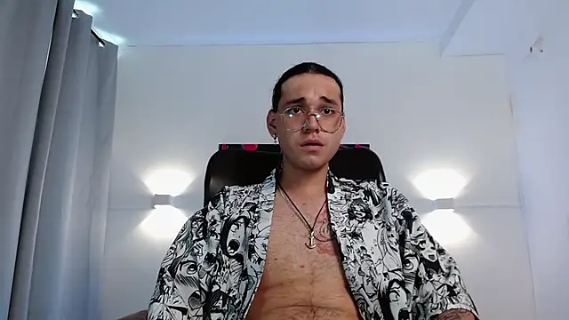Snapshot of ColeCruz chatting on October 20, 7:18 pm ColeCruz online show from October 20, 7:18 pm