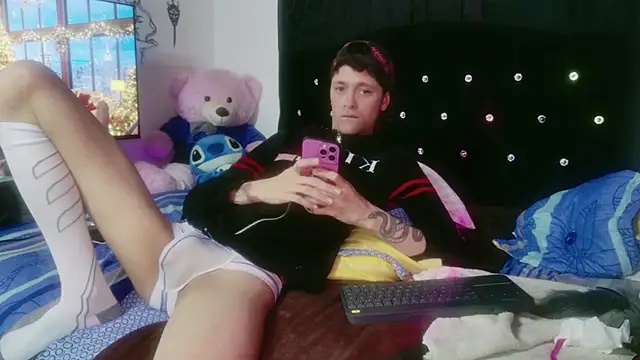 Tyler cat online show from December 18, 10:17 pm