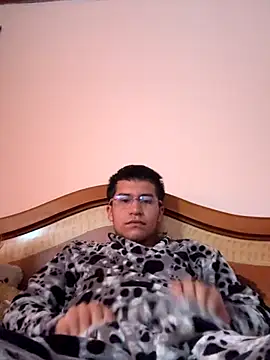 Jovencazamaduro online show from November 18, 4:33 pm