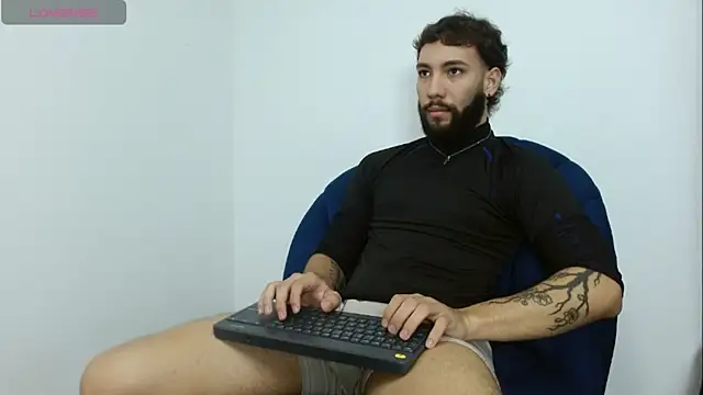 angel kyrozz online show from December 5, 7:21 pm