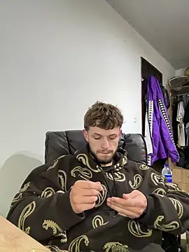 noah red online show from December 16, 2:40 am