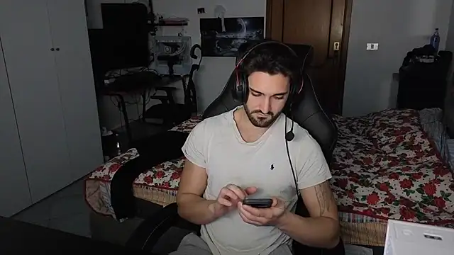 Al3xox02 online show from February 1, 8:07 pm