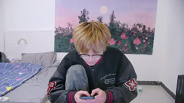 KK-cuteboy online show from April 8, 4:46 am