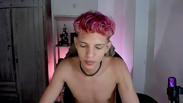 tylernova online show from December 15, 3:25 am