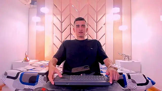 Ethan Boy  online show from February 6, 8:06 pm