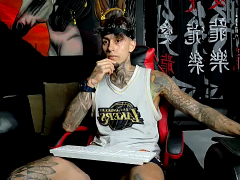 Snapshot of Molotov_Explosive chatting on October 12, 12:26 am Molotov Explosive online show from October 12, 12:26 am