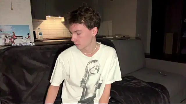 Jeremy1Scott online show from November 3, 3:32 am