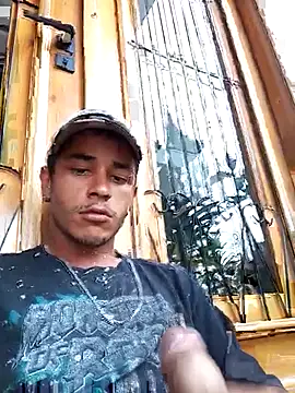 Snapshot of helfo2002 chatting on October 13, 6:25 pm helfo2002 online show from October 13, 6:25 pm