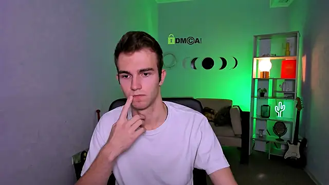 astren villo online show from December 3, 1:17 pm