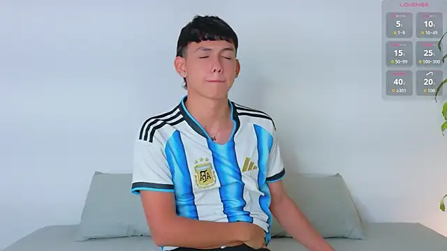 Axel Cody  online show from June 9, 1:13 pm