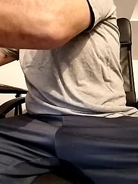 nicolaspgarnier online show from October 15, 6:26 pm