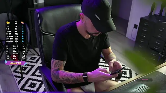 monsieurguitsxxx online show from January 11, 1:37 pm