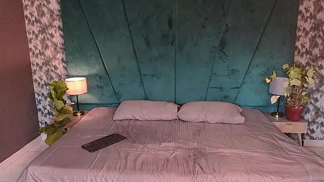 Aaron Eze online show from March 14, 12:23 pm