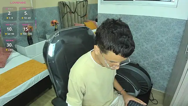 Xavier Fox    online show from October 31, 4:03 am