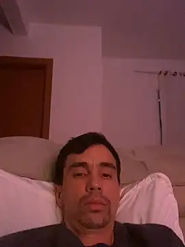 leozin01 online show from May 3, 11:50 pm