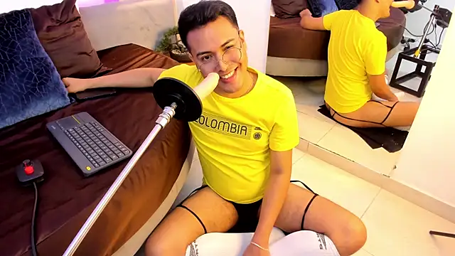 JohnBelRose online show from November 13, 8:13 pm