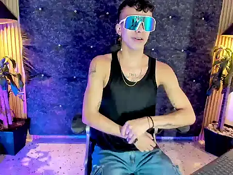 the fenix boy online show from October 18, 9:09 pm