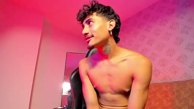 Mr Strike online show from November 18, 3:32 am