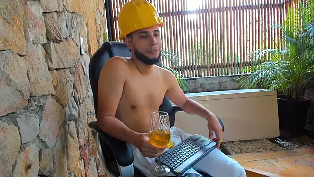 Maxcole 07 online show from December 14, 8:05 pm