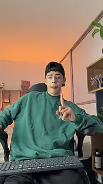 Sebastian Reed online show from February 19, 7:27 am