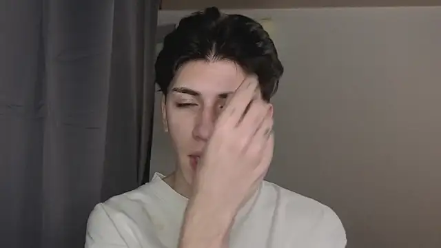 Oliver star boy  online show from November 17, 4:32 pm