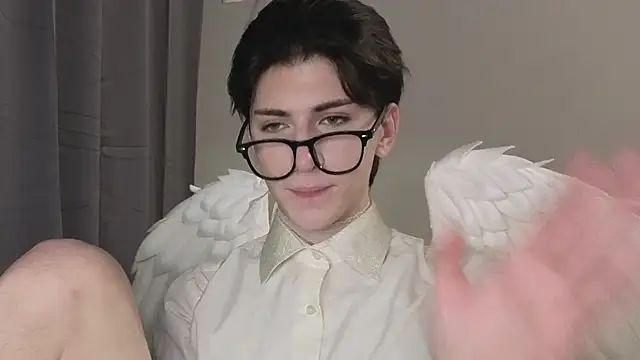 Oliver star boy  online show from November 3, 4:42 pm